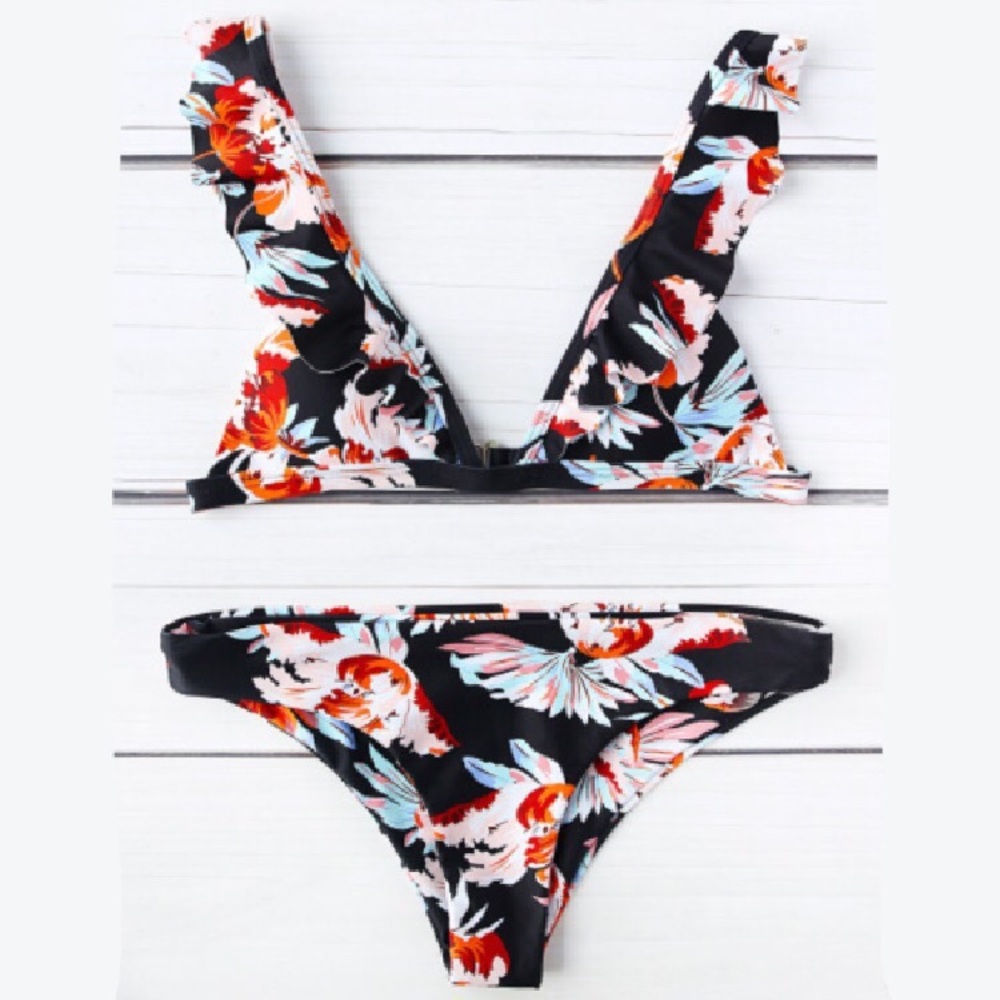 ✨HP!✨ Ruffle Floral Bikini - Picture 3 of 8